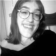 Soy estudiante de idiomas y estoy dispuesta a enseñar las lenguas que conozco